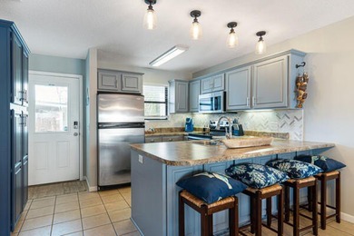 BRING AN OFFER! END UNIT! Come see this in person!! Discover - photo 1