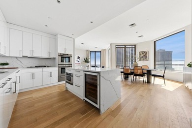 Perched on a high floor, this exceptional penthouse offers - photo 1
