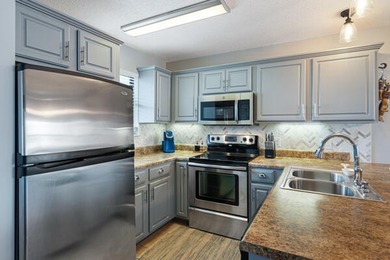 BRING AN OFFER! END UNIT! Come see this in person!! Discover - photo 2