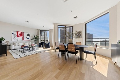 Perched on a high floor, this exceptional penthouse offers - photo 2