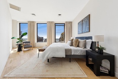 Perched on a high floor, this exceptional penthouse offers - photo 4