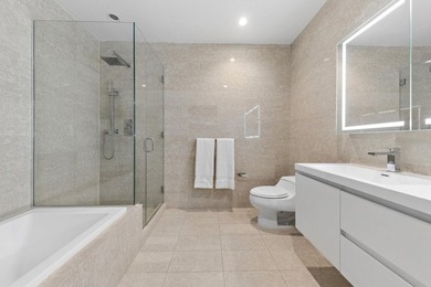 Perched on a high floor, this exceptional penthouse offers - photo 7