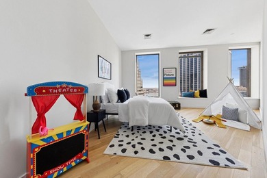 Perched on a high floor, this exceptional penthouse offers - photo 8