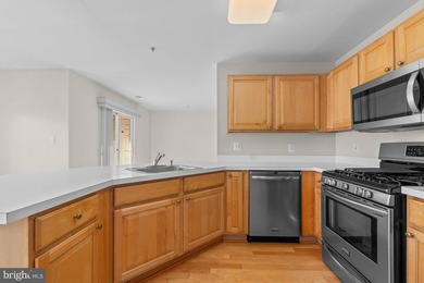 PRICE IMPROVED! Welcome to this bright and move-in ready - photo 9