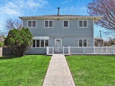 Check out this lovely 4 bedroom, 2 full bathroom home in Shirley - photo 2