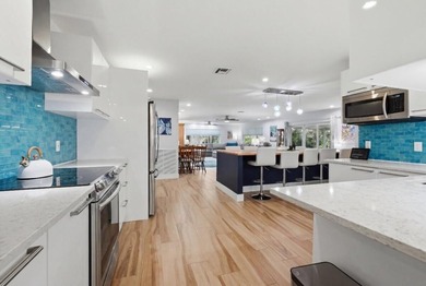 Beautifully upgraded villa in the sought-after CYPRESS ESTATES - photo 12