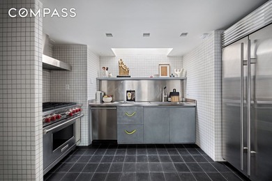 Bright, three bedroom, three and a half bathroom luxury - photo 13