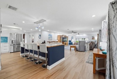 Beautifully upgraded villa in the sought-after CYPRESS ESTATES - photo 13