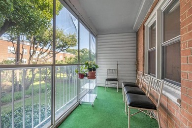 MOTIVATED SELLER! Spacious Junior 4 Coop Garden Apt in - photo 14