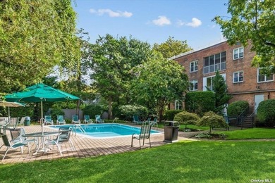 MOTIVATED SELLER! Spacious Junior 4 Coop Garden Apt in - photo 16