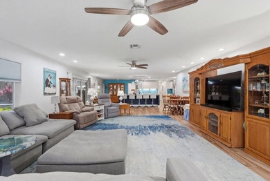 Beautifully upgraded villa in the sought-after CYPRESS ESTATES - photo 16