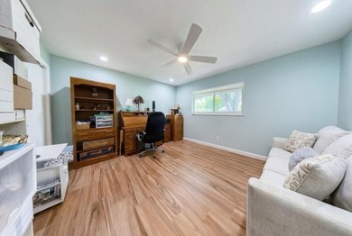 Beautifully upgraded villa in the sought-after CYPRESS ESTATES - photo 22