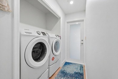 Beautifully upgraded villa in the sought-after CYPRESS ESTATES - photo 28