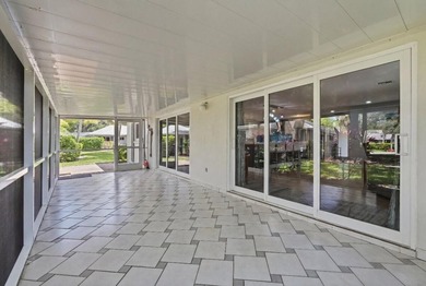 Beautifully upgraded villa in the sought-after CYPRESS ESTATES - photo 30