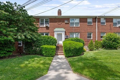 Welcome to this beautifully maintained and sun-filled 1-bedroom - photo 1