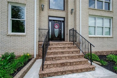 Welcome to this stunning four bedroom, three-and-a-half bath - photo 6