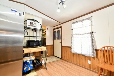 1992 Mobile Home - 2 bedroom, 2 full bathroom offering a bright - photo 8