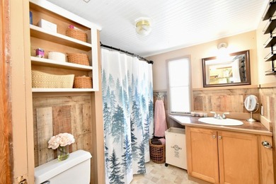 1992 Mobile Home - 2 bedroom, 2 full bathroom offering a bright - photo 9