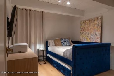 Welcome to this beautiful four-bedroom, three-bathroom condo - photo 21