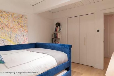Welcome to this beautiful four-bedroom, three-bathroom condo - photo 22