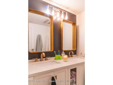 Welcome to this beautiful four-bedroom, three-bathroom condo - photo 24