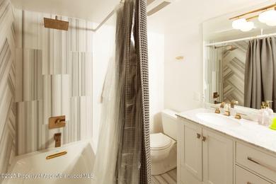 Welcome to this beautiful four-bedroom, three-bathroom condo - photo 26