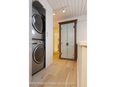 Welcome to this beautiful four-bedroom, three-bathroom condo - photo 29