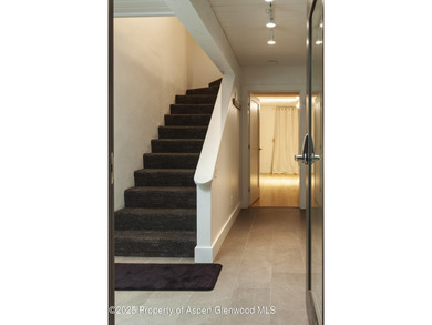 Welcome to this beautiful four-bedroom, three-bathroom condo - photo 30