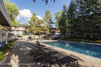 Welcome to this beautiful four-bedroom, three-bathroom condo - photo 34