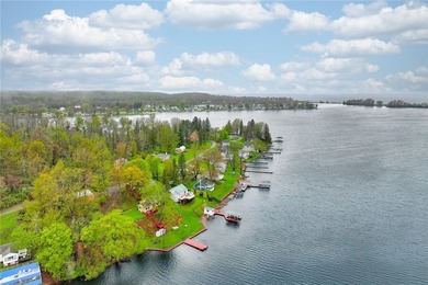 Tucked into the hillside, this awesome lakefront home offers so - photo 3