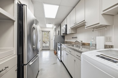 Private Retreat on Hartwell with Minimal Corp Property - photo 24