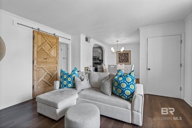 Experience Eastern Shore living in this beautifully updated - photo 4