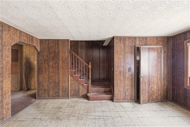 LOCATION LOCATION LOCATION!! This one family semi-attached home - photo 4