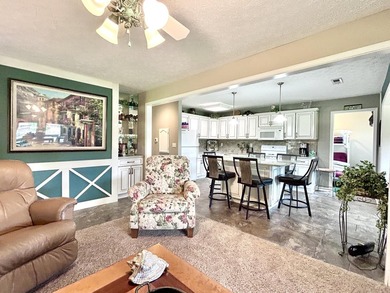 Beautiful upper level condo located in a gated Lake Cumberland - photo 19