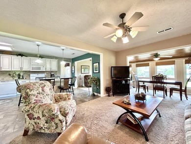Beautiful upper level condo located in a gated Lake Cumberland - photo 20
