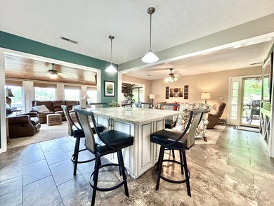 Beautiful upper level condo located in a gated Lake Cumberland - photo 21