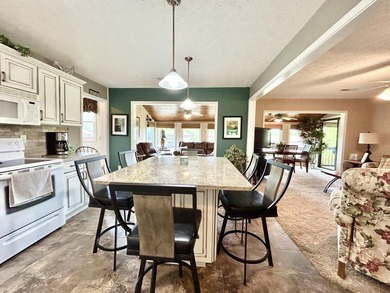 Beautiful upper level condo located in a gated Lake Cumberland - photo 22