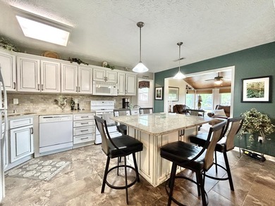 Beautiful upper level condo located in a gated Lake Cumberland - photo 23