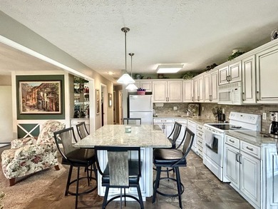 Beautiful upper level condo located in a gated Lake Cumberland - photo 25