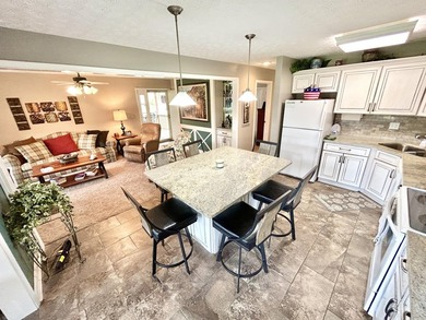 Beautiful upper level condo located in a gated Lake Cumberland - photo 26