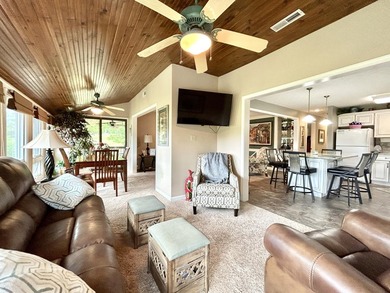 Beautiful upper level condo located in a gated Lake Cumberland - photo 28