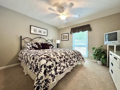 Beautiful upper level condo located in a gated Lake Cumberland - photo 36