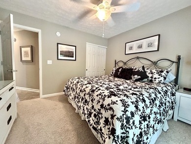 Beautiful upper level condo located in a gated Lake Cumberland - photo 40