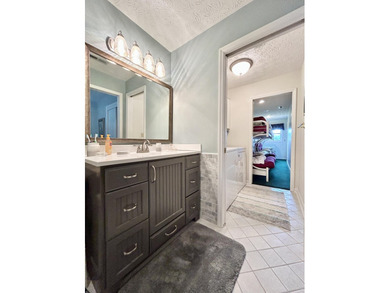 Beautiful upper level condo located in a gated Lake Cumberland - photo 46