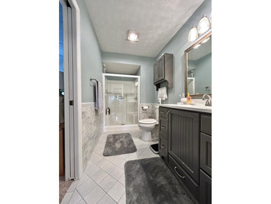 Beautiful upper level condo located in a gated Lake Cumberland - photo 47