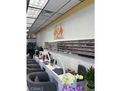 BEAUTY SALON, 4 HAIR STATIONS, 3 WASHING HAIR CHAIRS, 4 NAIL - photo 11