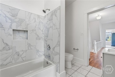 Historic 5BR/2BA Victorian 2202 Sqft Duplex w/ 2 Units Walking - photo 22
