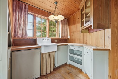 Private Retreat on Hartwell with Minimal Corp Property - photo 27