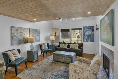 Fully renovated and rental ready 3BR 2.5BA lakefront condo in - photo 2
