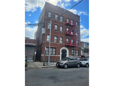 Location, Location, Location. Beautiful one-bedroom co-op - photo 3